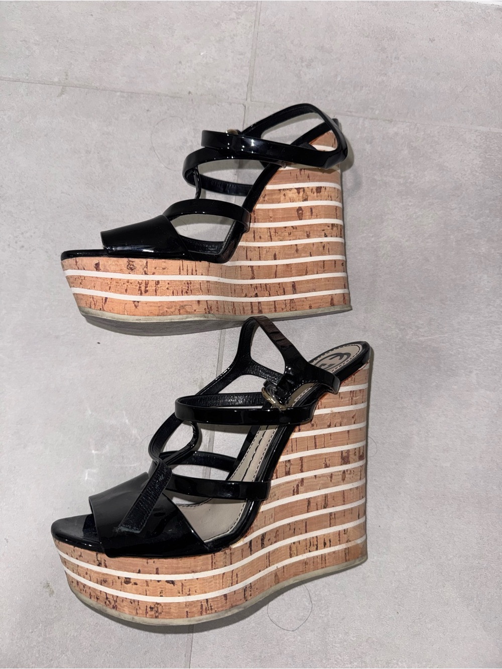 Gucci Black Patent Strappy Platform Sandals with Cork-Style Wedge - Picture 3 of 4